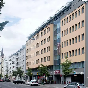 Western Amedia **** Bécs